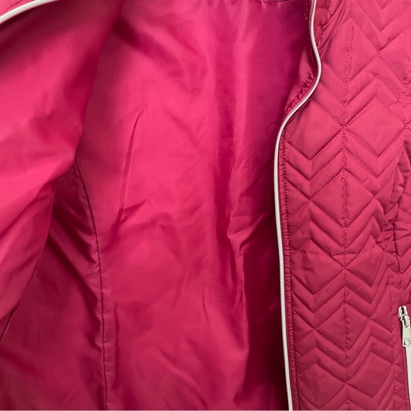 Black Rivet Burgundy Quilted Vest - Picture 4 of 8